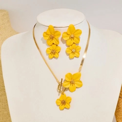 Women's Fashion Elegant Yellow Flower Pendant Necklace Earring Set Alloy view 1