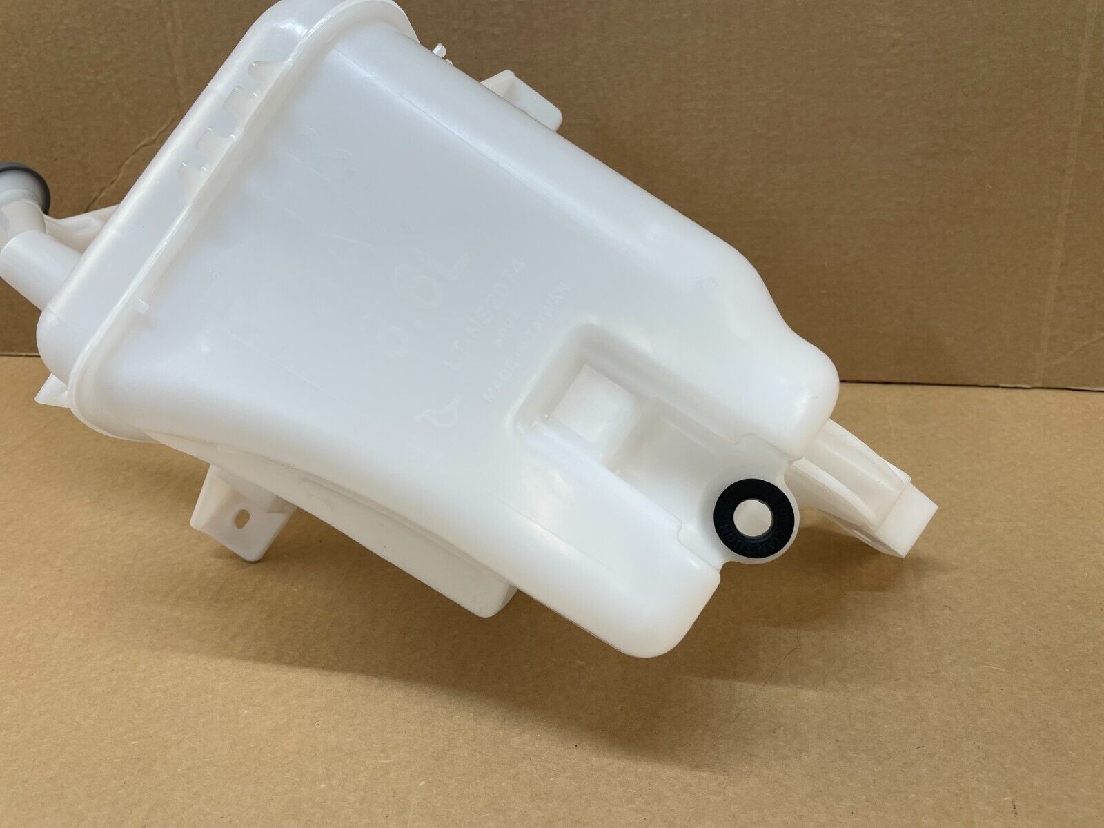 FOR-11-19-NISSAN-VERSA-SEDAN-WINDSHIELD-WASHER-RESERVOIR-TANK-BOTTLE-WO-PUMP-125661994180-3