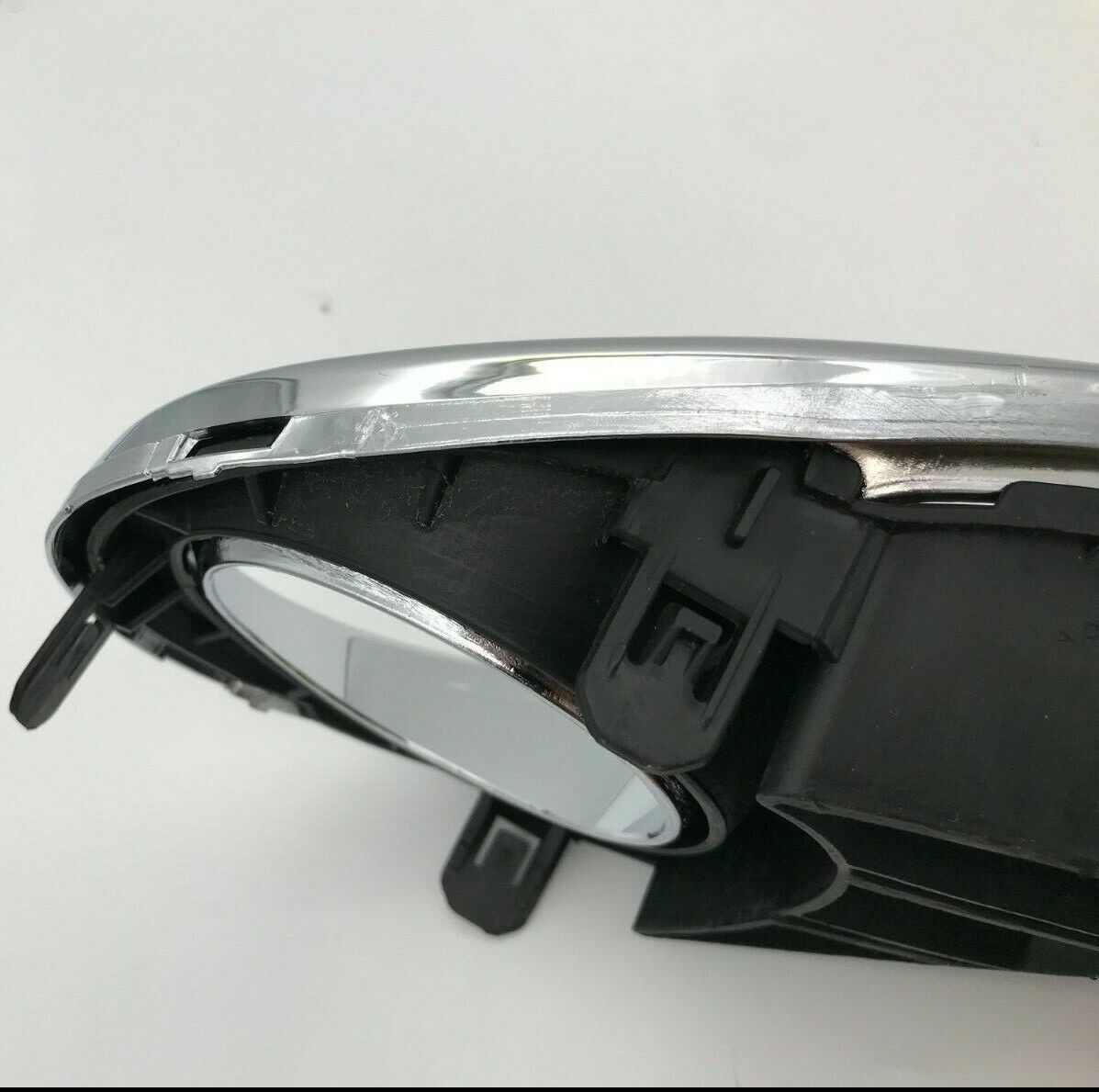 FOR-INFINITI-FX35-QX70-LEFT-DRIVER-SIDE-FOG-LIGHT-LAMP-BEZEL-W-CHROME-MOLDING-124447834000-9