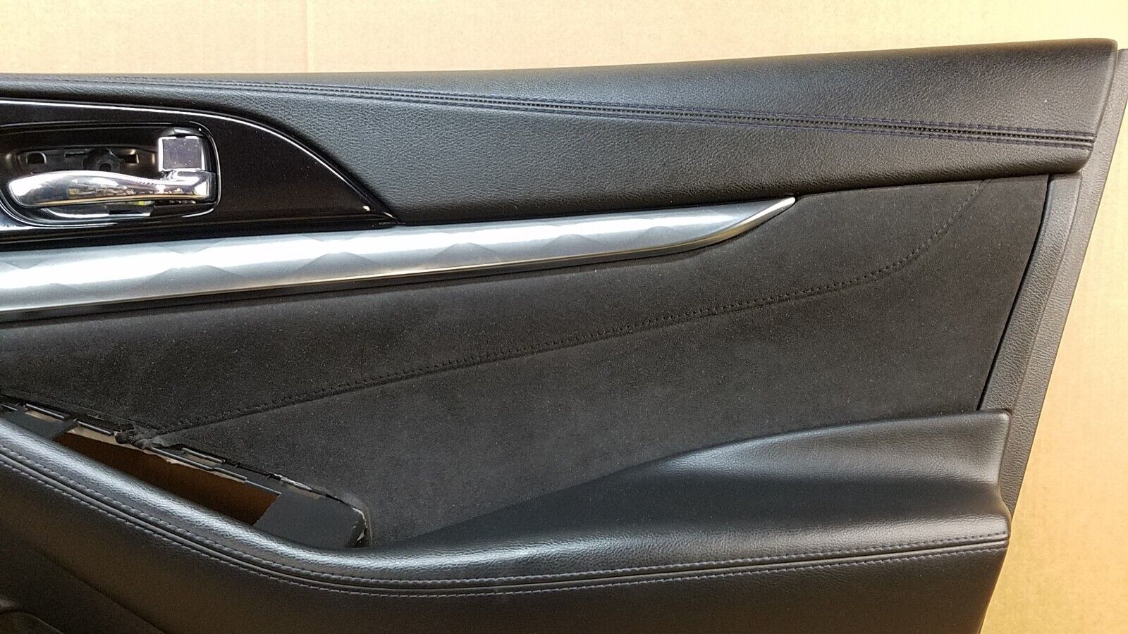 OEM-16-18-NISSAN-MAXIMA-SR-FRONT-RIGHT-SIDE-INTERIOR-DOOR-TRIM-PANEL-BLACK-125434909780-2