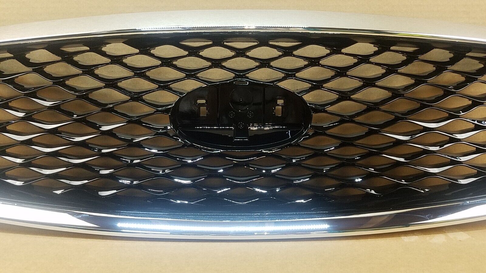 FOR-2018-2020-INFINITI-Q50-FRONT-BUMPER-UPPER-GRILLE-WO-EMBLEM-CHROME-124356146619-4